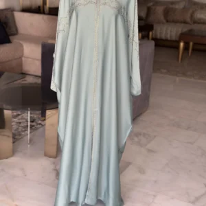 Abaya farasha vert d'eau à strass dorés, style Dubaï – Qimam al-Atlas, Diwan Reem